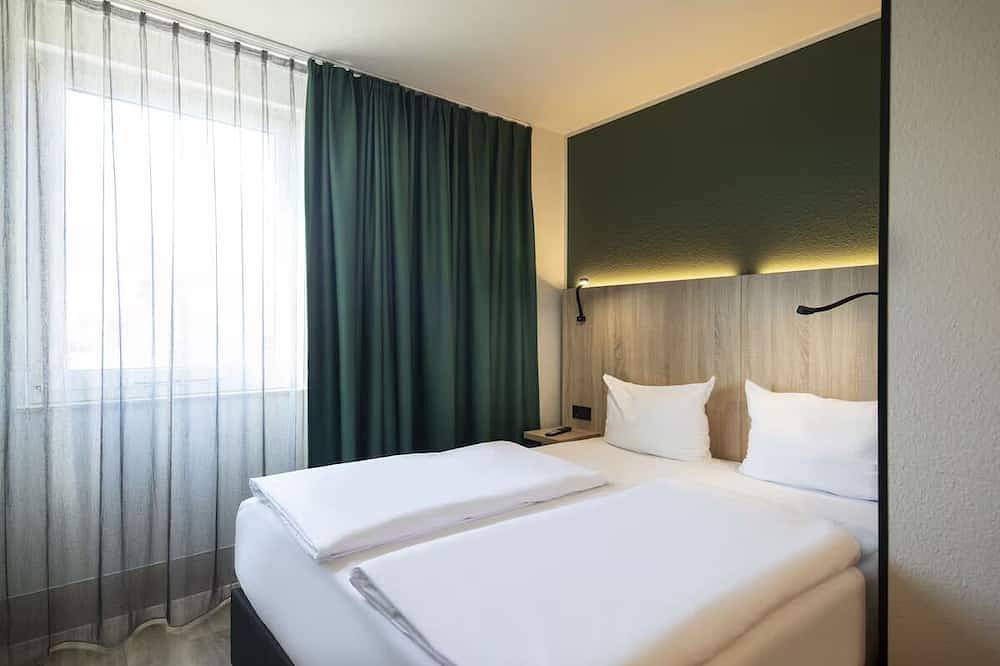 Stylish Studio Stay | Pets Welcome | Near Stuttgart City Center - 5.2 miles in Stuttgart, Stuttgart Region