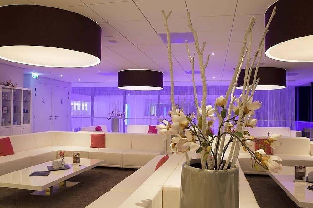 Charming Room Near Castle Ruins with Indoor Pool and Spa in Leiden, Niederländische Nordsee