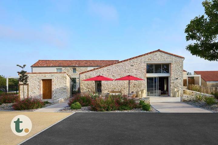 Location de vacances pour 20 personnes, avec jacuzzi et sauna ainsi que piscine et jardin à Les Herbiers - 4