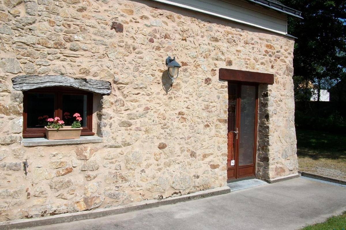 Two-Bedroom House in Prinquiau, Vallée de la Loire