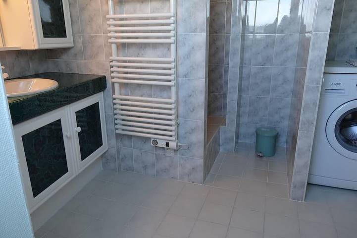 Gîte pour 6 personnes, avec balcon dans Office De Tourisme De Tregastel - 4