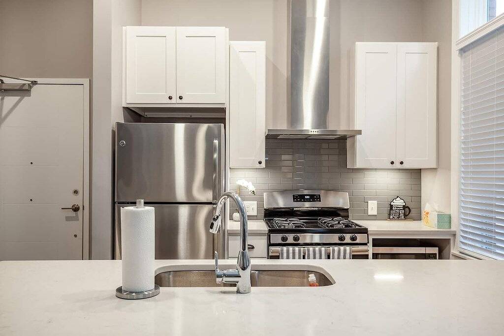 Ganze Wohnung, **m0dernlux ~New~ Otr condo *Park Onsite* in Cincinnati, Hamilton County (OH)