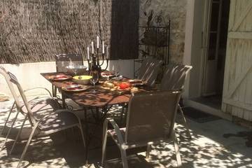 Gîte pour 4 personnes, avec jardin ainsi que piscine et terrasse, animaux acceptés à Bargemon