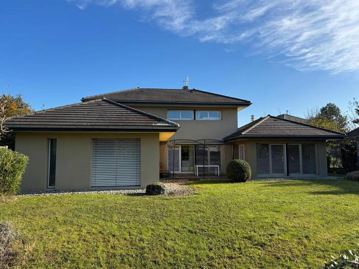 Villa pour 8 personnes, avec Balcon ainsi que Terrasse et Piscine