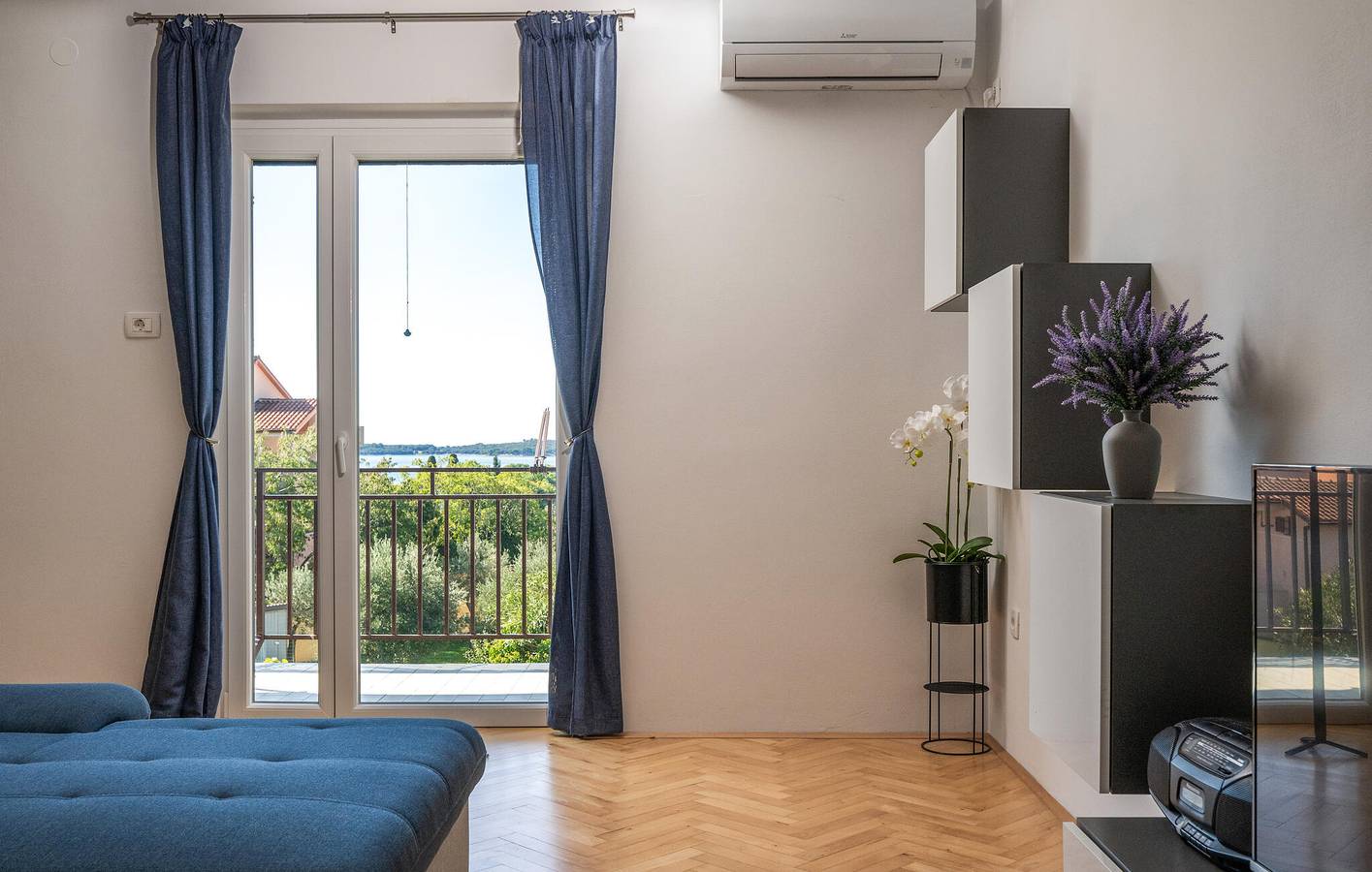 Ganze Ferienwohnung, Apartment am Meer mit Terrasse, WLAN und Parkplatz – in der Nähe des Zentrums von Peroj in Fazana, Südküste Istrien