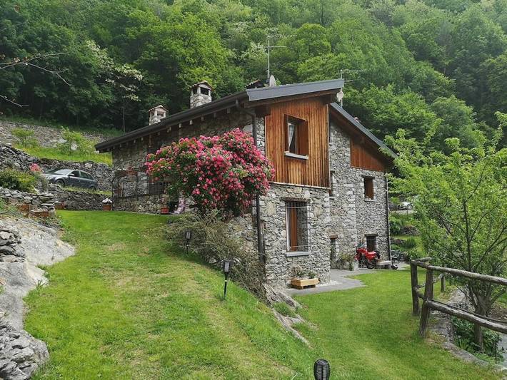 Location de vacances pour 5 personnes, avec vue et jardin, animaux acceptés à Capo di Ponte