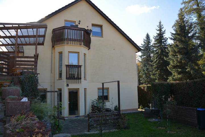Ferienwohnung für 4 Personen, mit Balkon und Whirlpool sowie Garten und Pool