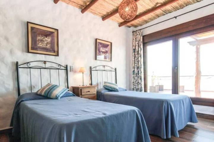 Magnifique villa avec terrasse, jacuzzi et vue imprenable in Canillas de Albaida, Cordillera Penibética
