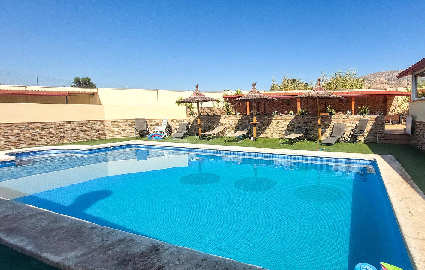 Reizende 2-Zimmer-Wohnung mit Pool und Terrasse in der Nähe des Stadtzentrums von Agost in Agost, Alicante Provinz