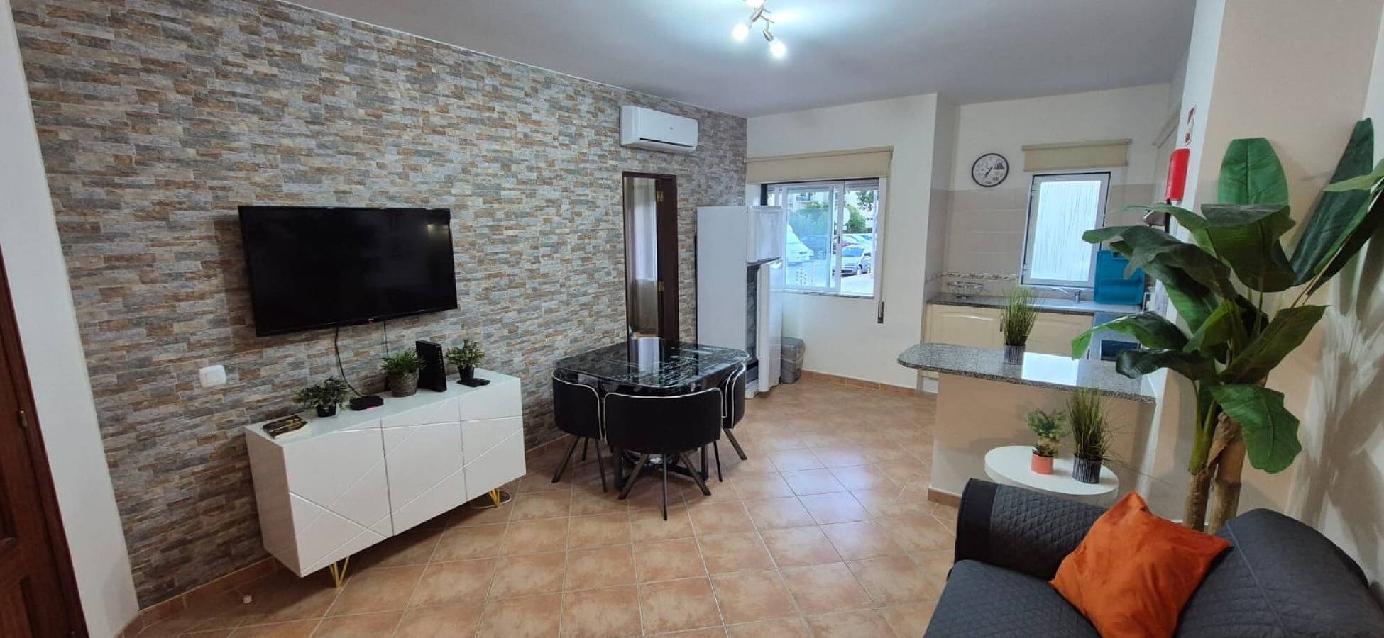 Ganze Wohnung, Apartment 'Paraíso Beira-Mar' mit Gemeinschaftspool, Wlan und Klimaanlage in Praia da Rocha, Portimão