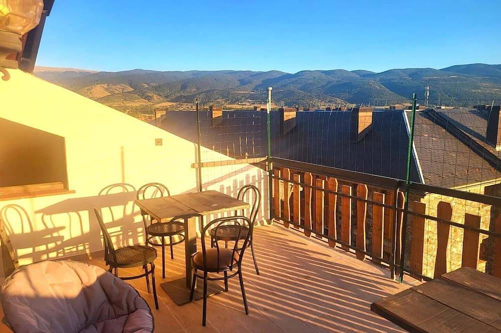 Entire apartment, Puigcerdà Viii - Three Bedroom Apartment, Sleeps 7 in Puigcerdà, Catalan Pyrenees