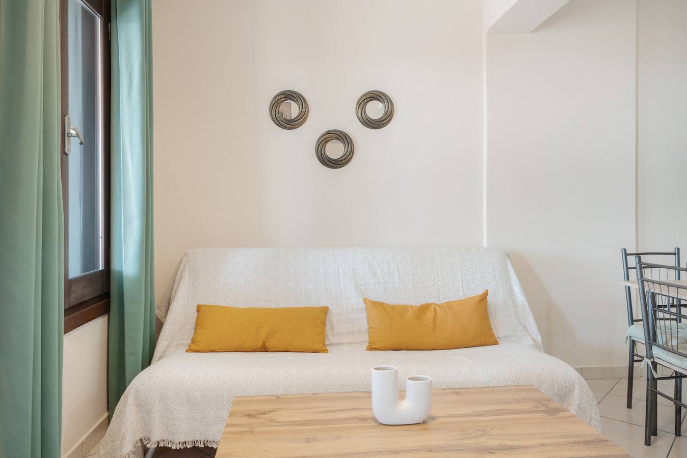 Geheel appartement, Appartement 'Family House Apartments Arkasa' met Zeezicht, Wi-Fi en Airconditioning in Karpathos