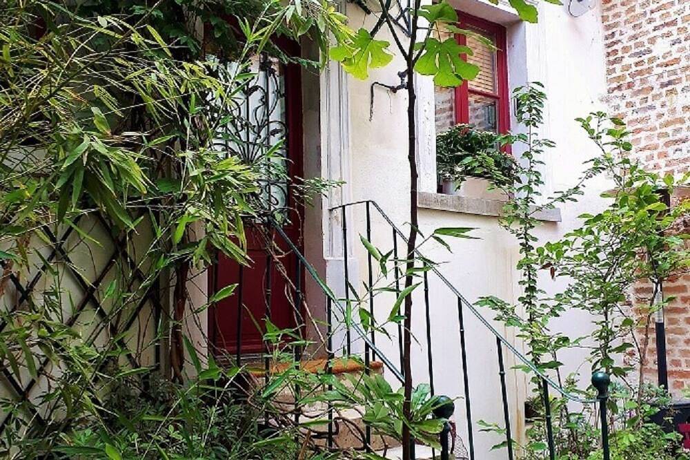 Appartement entier, La petite maison de Paris in Paris, Île de France