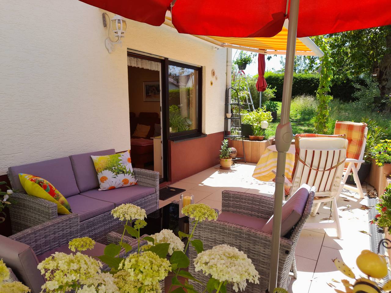 Ganze Wohnung, Ferienwohnung 'Sonnenblume' mit privater Terrasse, privatem Garten und Wlan in Daun, Vulkaneifel