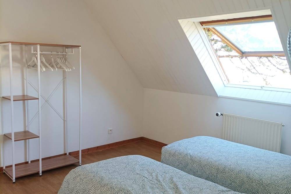 Villa à 2mn à pied de la plage! Salle de jeu, idéal pour les familles. in Plonévez-Porzay, Iroise