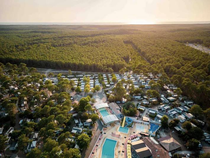 Camping pour 6 personnes, avec jacuzzi ainsi que jardin et piscine dans Claouey - 3