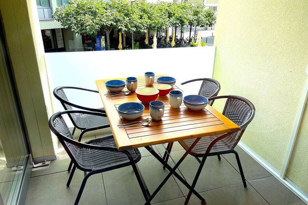 Geheel appartement, Swisshut Modern 10min Interlaken West Station - Apart. Blume 1 in Interlaken, Meer van Thun