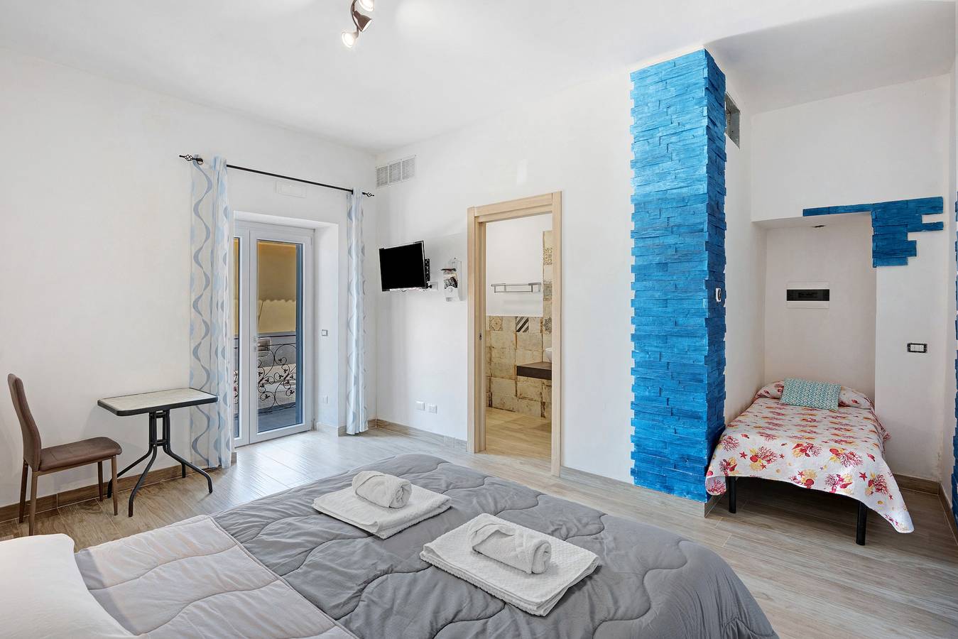 Chambre 'Camera Amalfi Con Vista Montagna' avec vue sur montagne, Wi-Fi et climatisation in Pimonte, Monti Lattari
