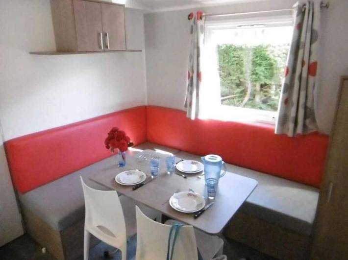 Camping pour 8 personnes, avec jacuzzi et piscine ainsi que bassin pour enfant et terrasse à Les Moutiers-en-Retz - 4