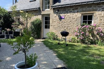 Gîte pour 5 personnes, avec piscine et jardin à Merlevenez