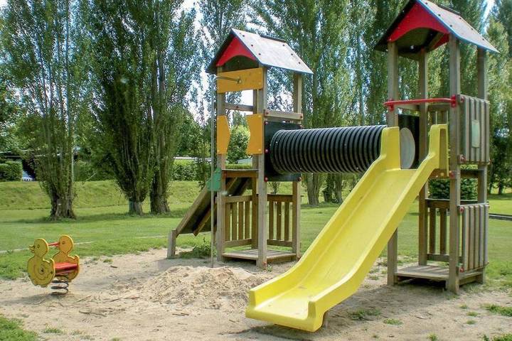 Camping pour 4 personnes, avec terrasse ainsi que piscine et jardin dans l' Eure - 4