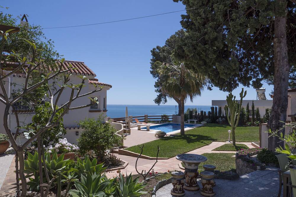 Entire apartment, Beautiful views, garden and quiet area! Very spacious and redecorated 2025 in Torremuelle, Benalmádena