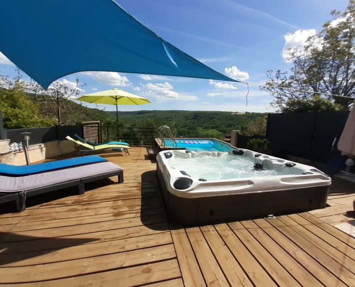 Studio pour 2 personnes, avec Jacuzzi et Terrasse ainsi que Jardin et Piscine