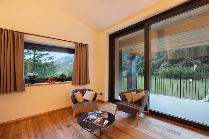 Hel lejlighed, Apartment 'Valgrisa Mountain Lodges 1' with Mountain View, Private Terrace and Wi-Fi in Mondanges, Comune di Valgrisenche
