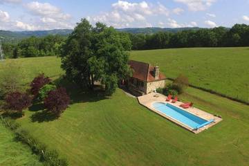 Gîte pour 5 personnes, avec terrasse et jardin, animaux acceptés en Corrèze