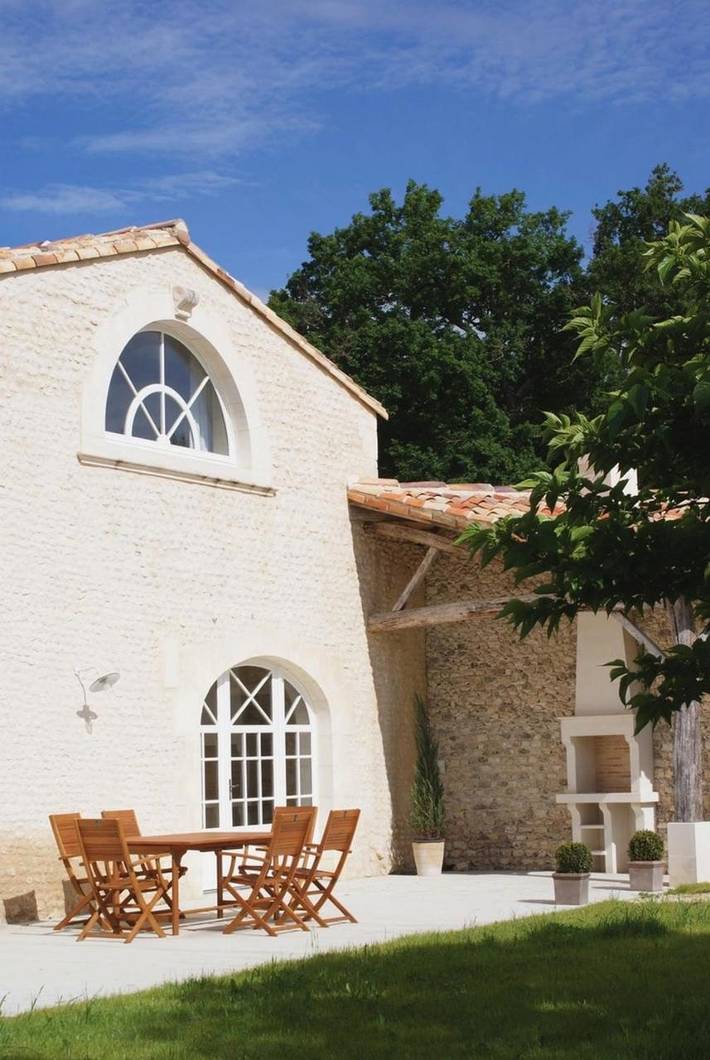 Location de vacances pour 4 personnes, avec jardin et piscine ainsi que sauna et vue à Fontaines-d'Ozillac - 2