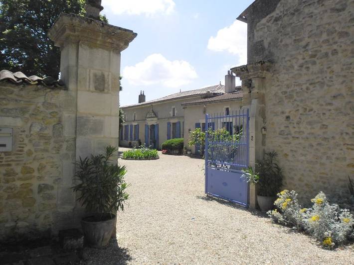 Location de vacances pour 3 personnes, avec terrasse et sauna ainsi que jacuzzi et piscine à Saint-Palais (Gironde) - 2