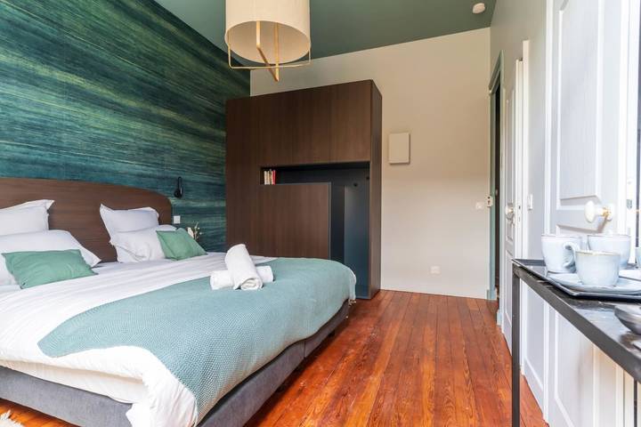 Apartamento vacacional entero, Chambre Tanjia, balcón privado y clima in Burdeos, Región de Burdeos