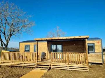 Mobil home pour 8 personnes, avec bassin pour enfant et terrasse à Thégra