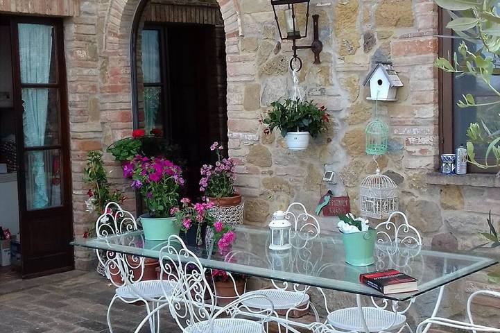 Farmhouse in the Tuscan countryside, swimming pool. Hot springs, art cities, Etruscan archaeology in Chianciano Terme, Chianti