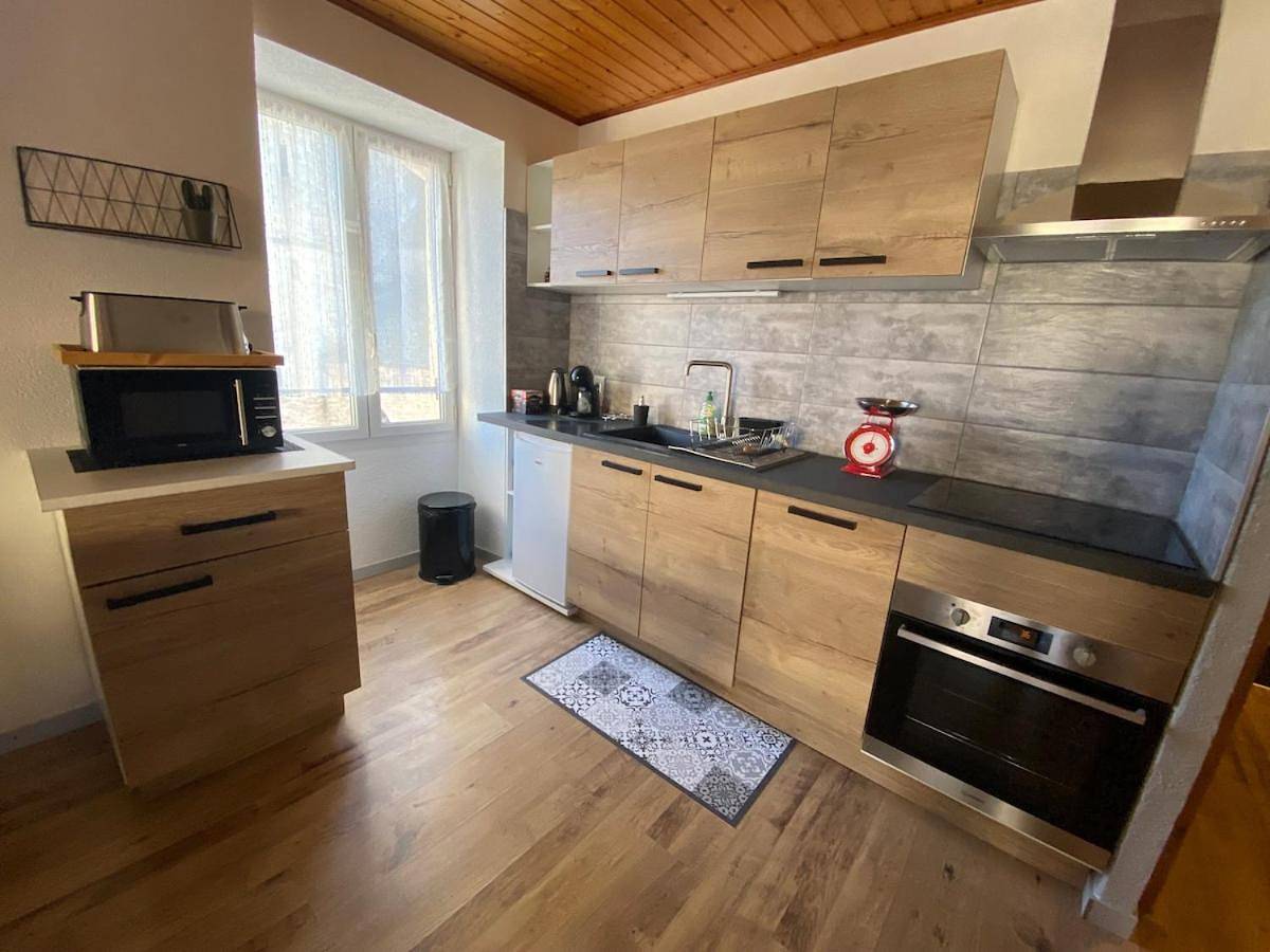 Appartement entier, One-Bedroom Apartment in Orgelet, Jura Francais