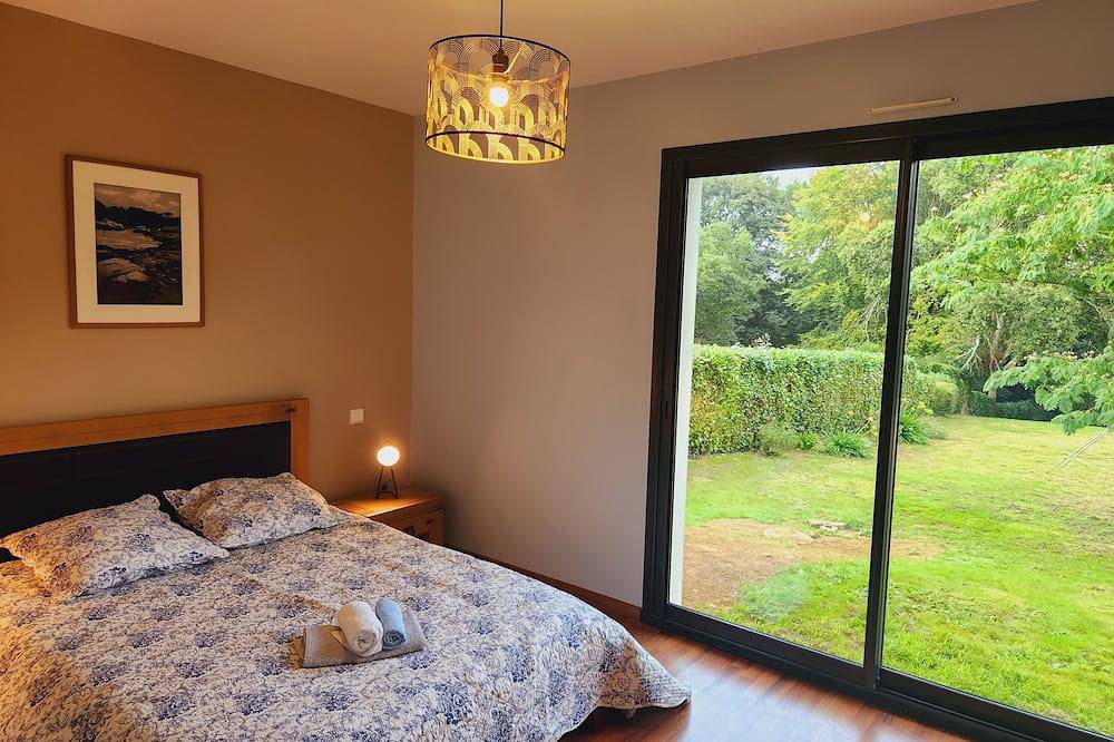 Large family home in Combrit, Region de Quimper