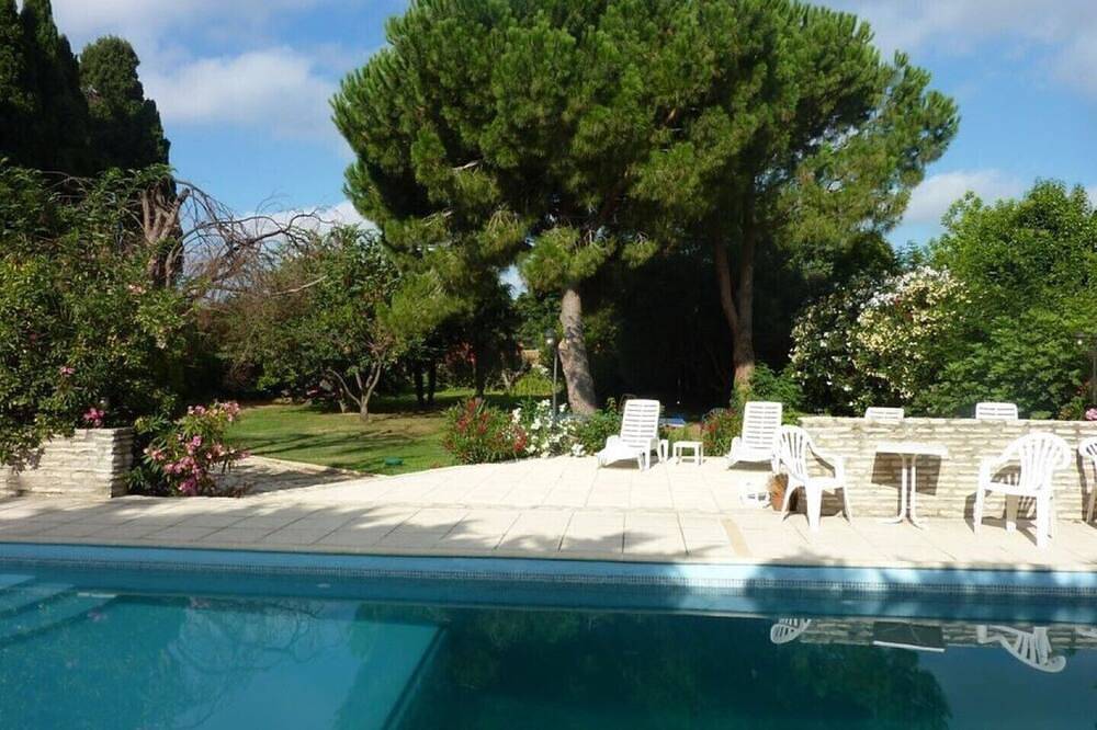 La antigua granja Mas de la Rivière in Villelongue-de-la-Salanque, Costa mediterránea (Francia)