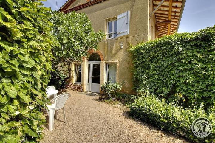 Location de vacances pour 2 personnes, avec jardin et piscine à Saint-Julien (Rhône)