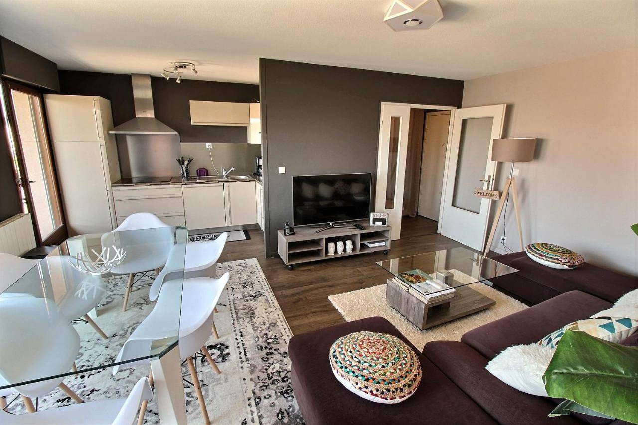 Appartement entier, Annemasse - Victoria Centre ville, Grand T2 avec Terrasse in Annemasse, Région de Saint-Julien-en-Genevois