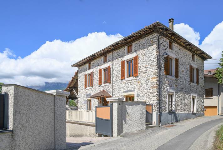 Casa de vacaciones 'Le Moulin De Bayard' con vistas a la montaña, terraza privada y Wi-Fi in Pontcharra, Isère