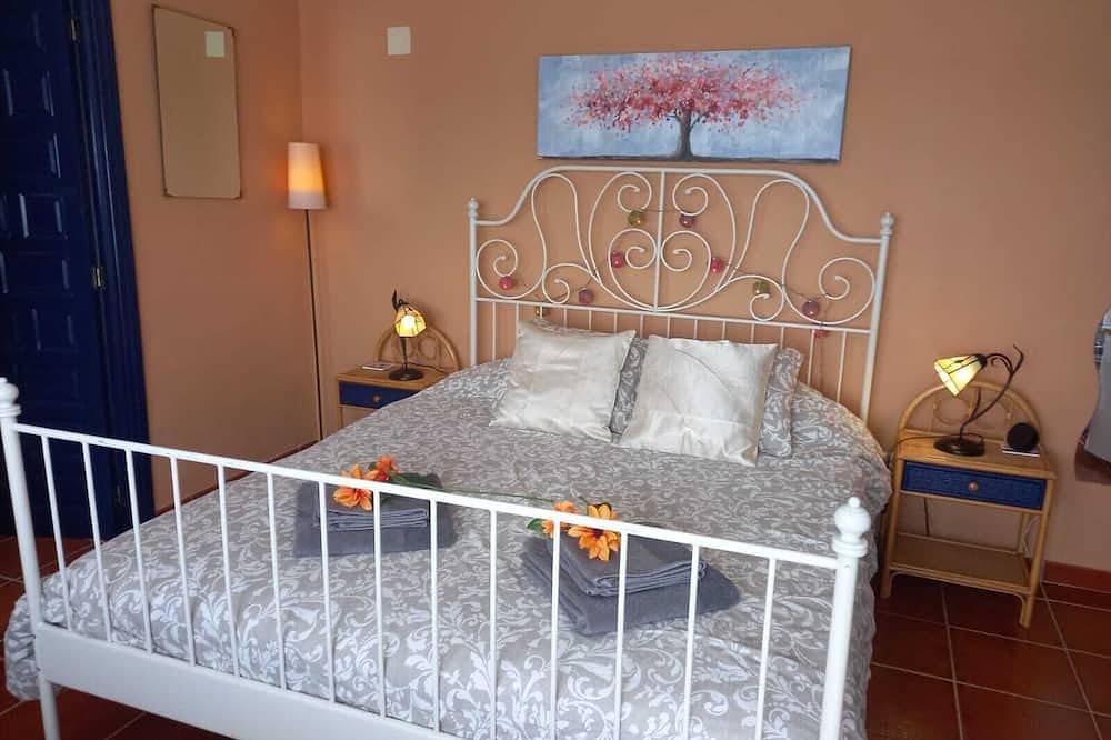 Ganze Wohnung, Great 2 Bedroom Apartment with wonderful views, Swimming Pool and Jacuzzi in Comares, Málaga Provinz