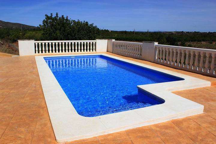 Location de vacances pour 10 personnes, avec Balcon et Terrasse ainsi que Jardin et Piscine à Chiva