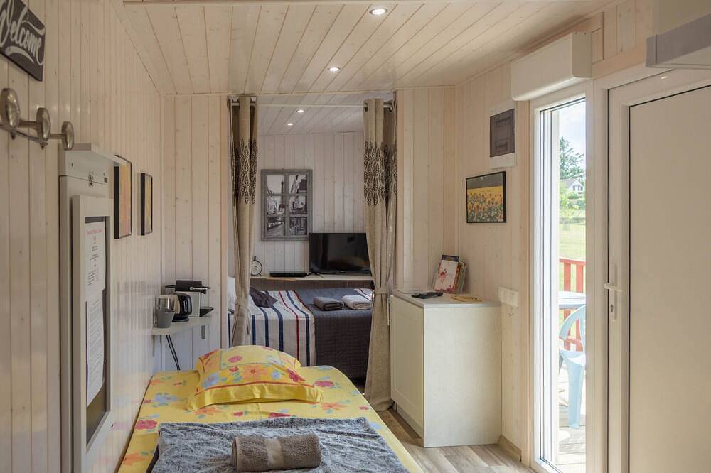 Chambre élégante, calme et adaptée Pmr avec Wi-Fi, climatisation, parking et table d'hôtes in Région de Montargis