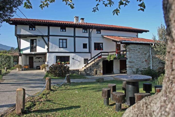 Maison de campagne pour 10 personnes, avec vue et jardin, animaux acceptés