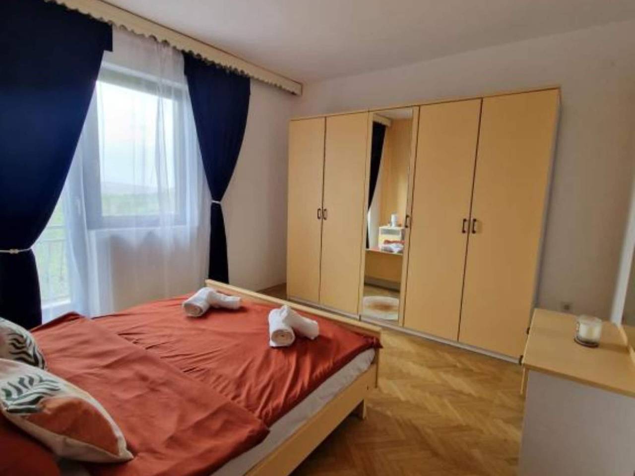 Ganze Wohnung, Three Bedroom Apartment With Balcony And Sea View in Karlobag, Naturpark Velebit