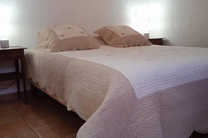 Location de vacances pour 2 personnes, avec terrasse et jardin à Roussas - 2