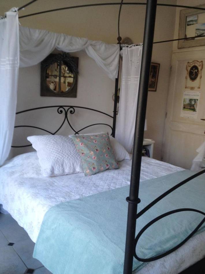 Gîte pour 2 personnes, avec piscine ainsi que jardin et terrasse à La Tour-d'Aigues - 2