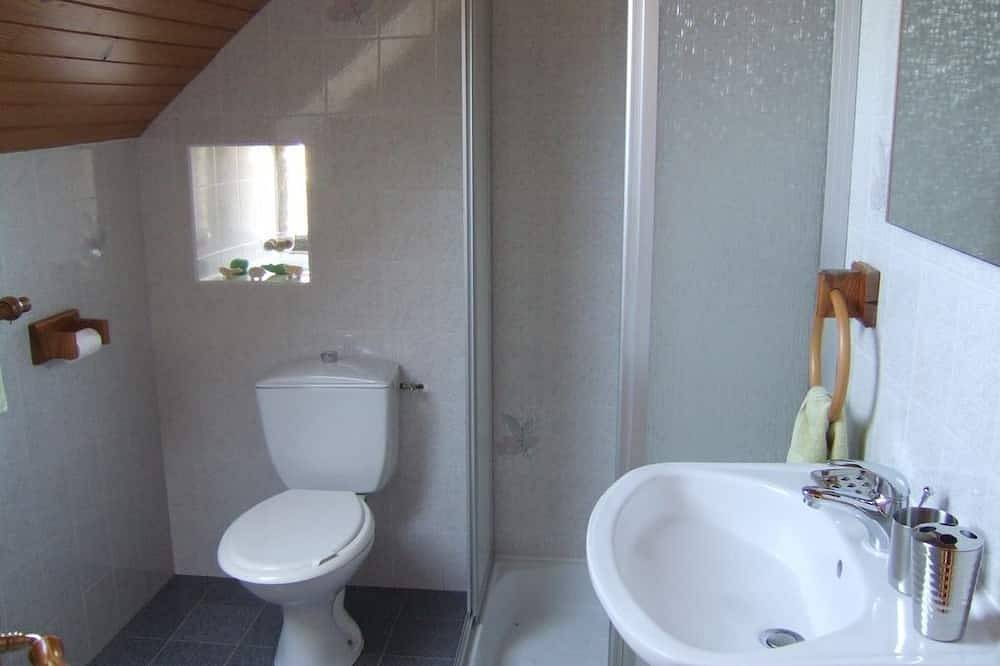 Gîte dans maison de caractère, au calme, entre mer et campagne, 5 personnes in Douarnenez, Région de Quimper
