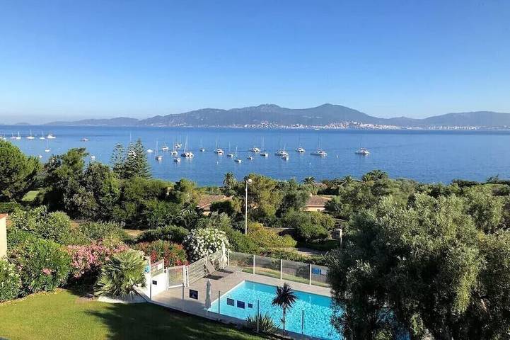 Appartement de vacances pour 5 personnes, avec piscine ainsi que terrasse et jardin