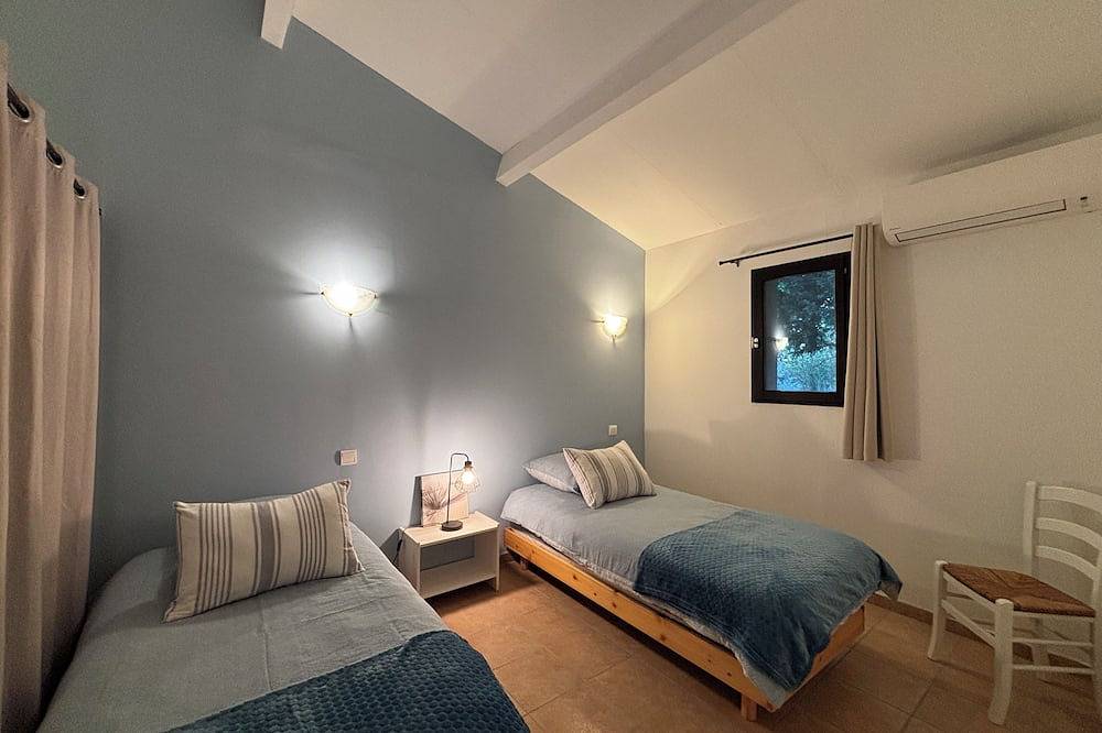 Gîte Camargue 63m², 4 pers. air-conditioned, Swimming pool, Mas de la Meunerie in Fontvieille in Fontvieille, Arles region